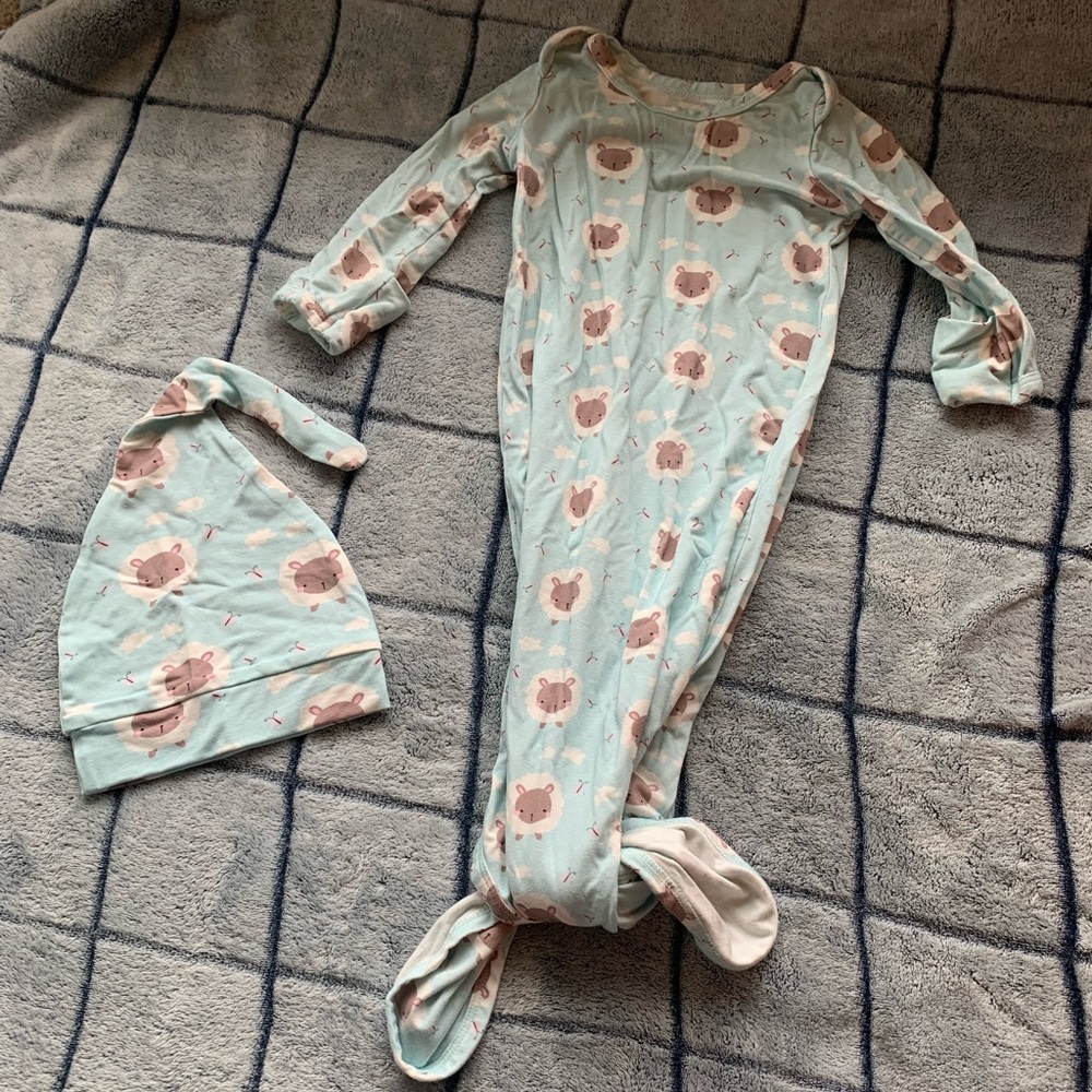 🍒🍒 Twin set of two newborn sleeping gowns with matching hats